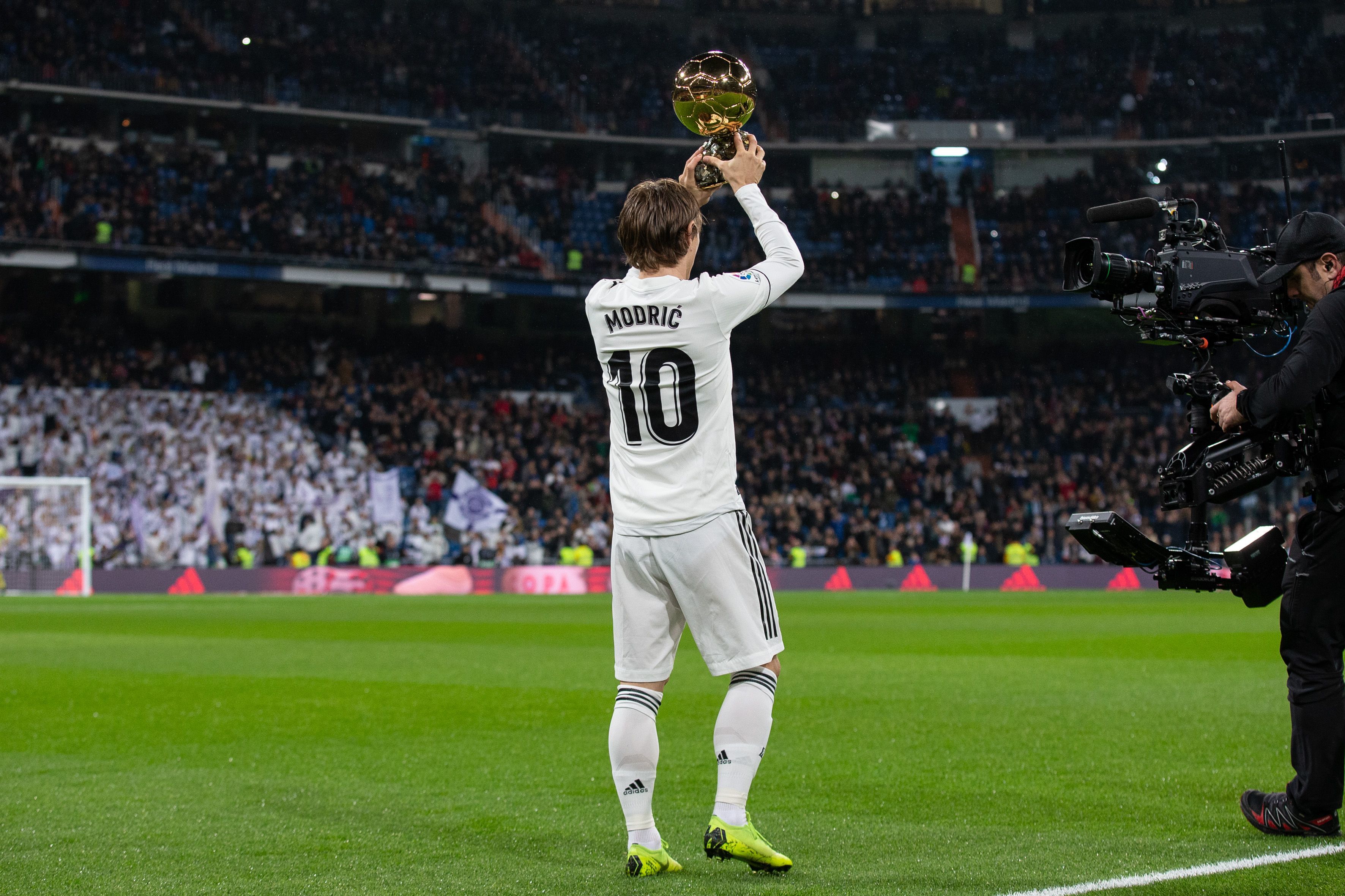 太阳报：英格兰球迷对世界杯票价不满，指责这是资本敛财行为